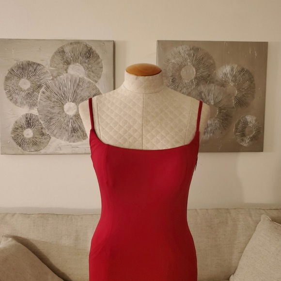 La Femme Caged Strappy-Back Gown size 6 in Red. - Picture 3 of 9